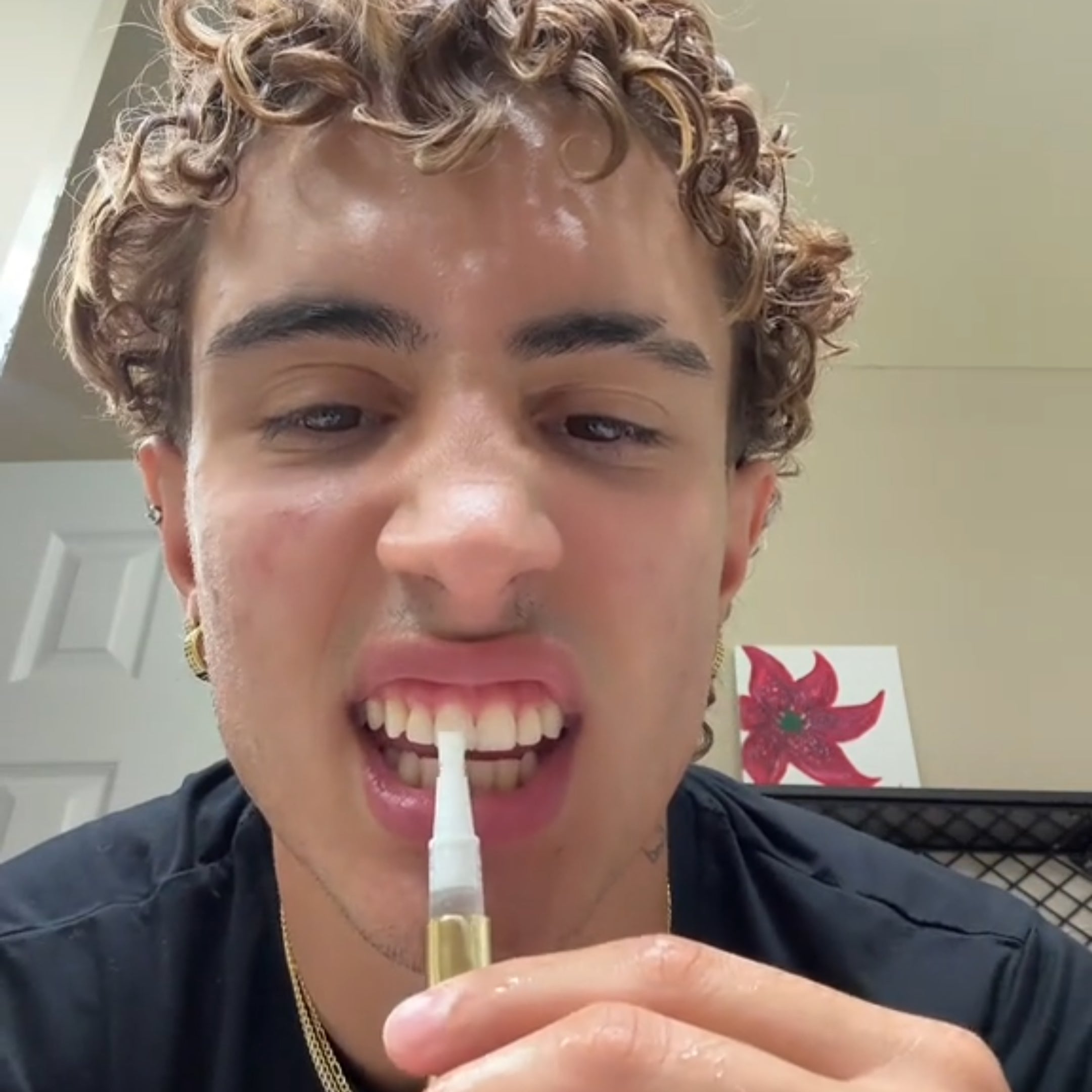 files/Man_using_pen_2.jpg